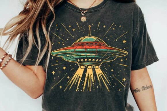 Download Vintage Retro UFO Flying Saucer Space Alien Sci-Fi T-Shirt Design Png - Vintage Collection